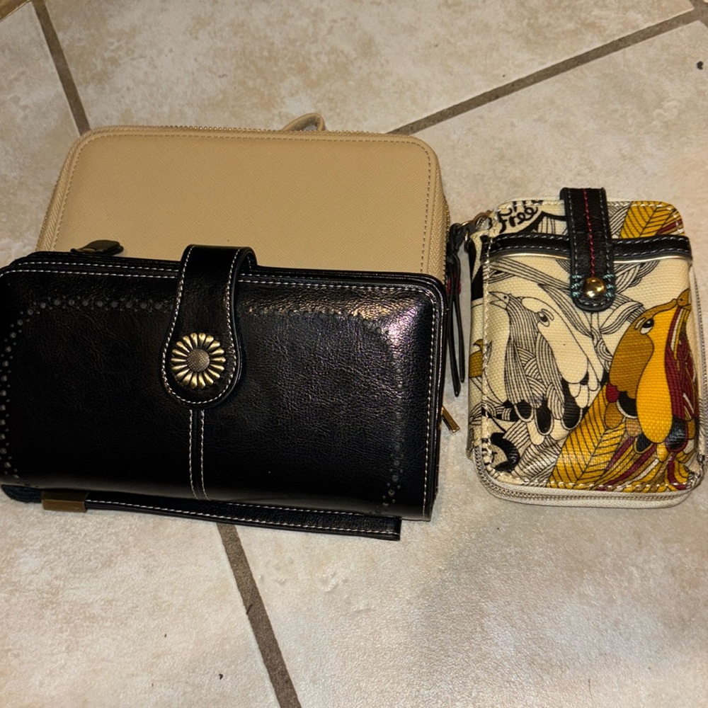 SAKROOTS SENDGEFN BUNDLE,, LOST wander WRISTLET CARD HOLDER PASSPORT HOLDER NWT - Picture 1 of 16